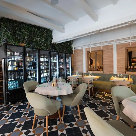 Barrique 15 - Breakfast At Restaurant & Minibar - Old Town Apartamento